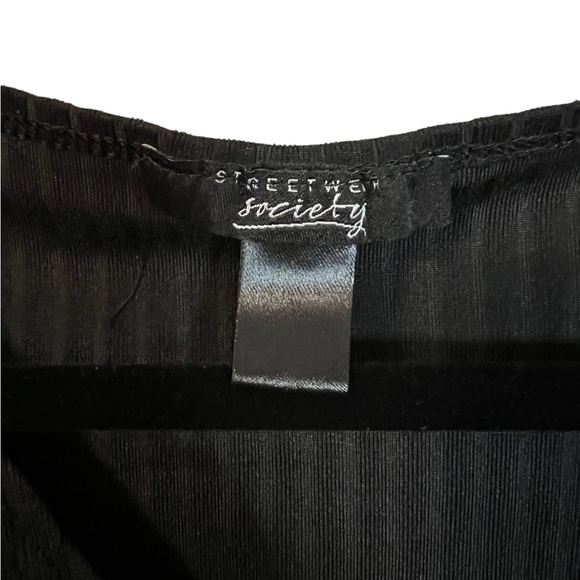 A Streetwear Society black crop top in size medium - Picture 3 of 6